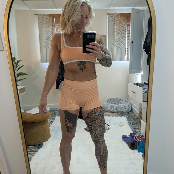 Fleo Peach High-Rise Bike Shorts - Picture 1 of 3